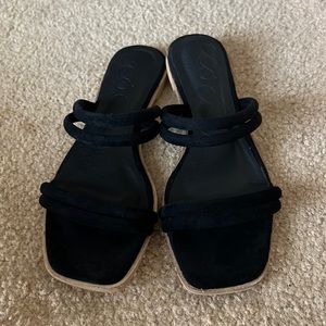 Only worn once or twice. Size 8, true to size. These are a suede-like material!